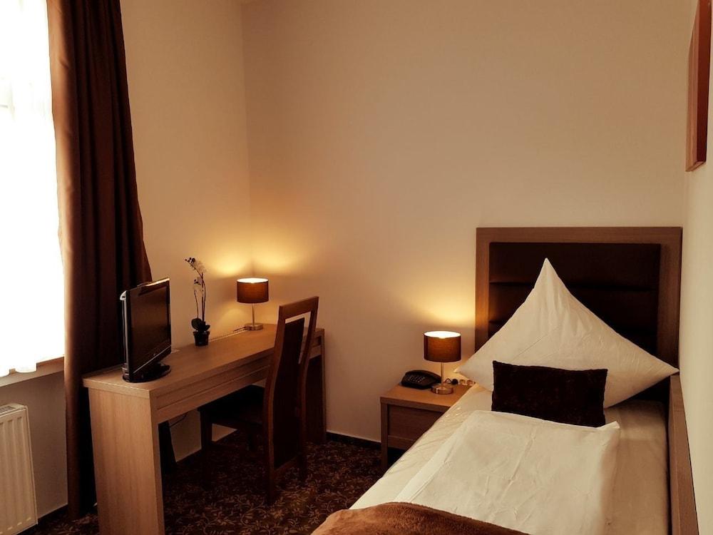 إيسي آند و اي هوتل مويرس غرفة