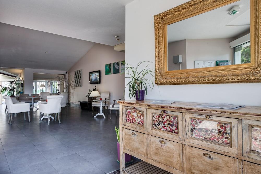 سويل هوتلز دومين دو لا بيتيت أيل منطقة الاستقبال