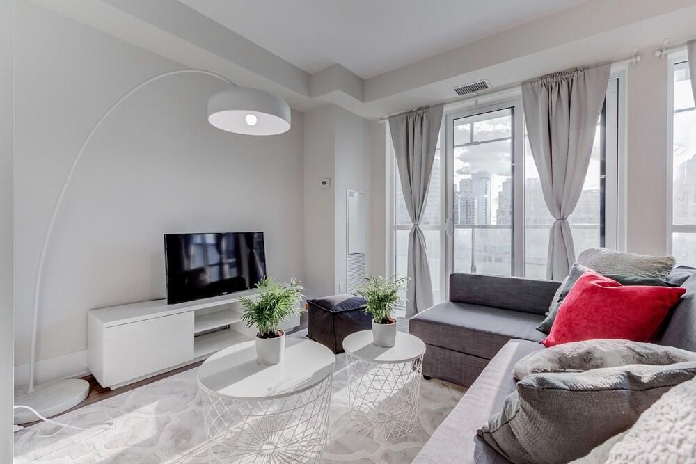 Noel Suites - John and Front St West Others