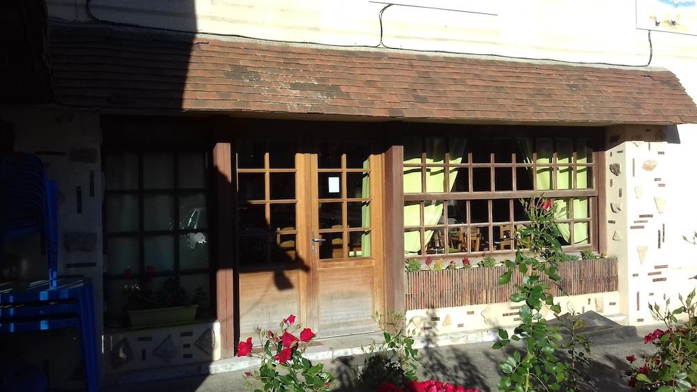 أوبيرج ديه بيلوتيس تفاصيل الفندق من الداخل