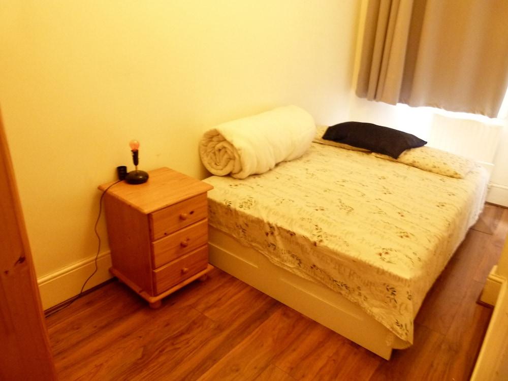 إس إس بروبيرتي هوب - فاميلي أبارتمنت بارونز كورت غرفة