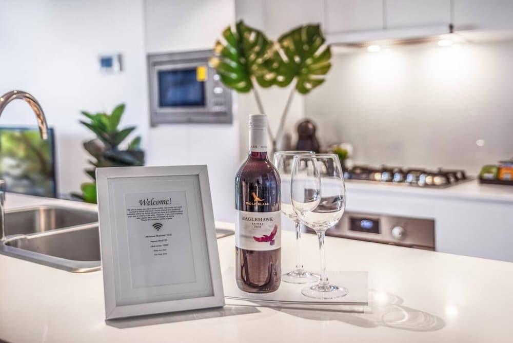 32بد روم لاكشري سكاي تاور  -سي بي ا -بول -جايم  نيتفليكس غرفة