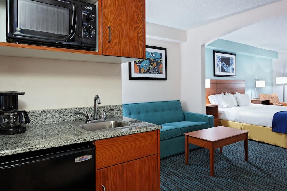 هوليداي إن إكسبرس هوتل آند سويتس ريتشموند -براندرميي باي آيتش جي غرفة