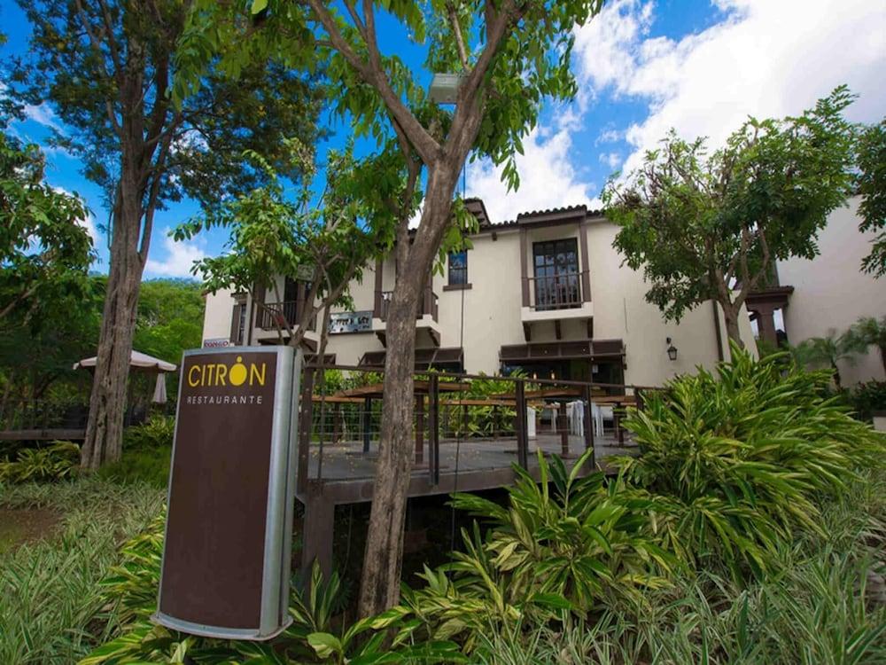 2-BD Ocean-View Condo on 3rd Floor Exterior
