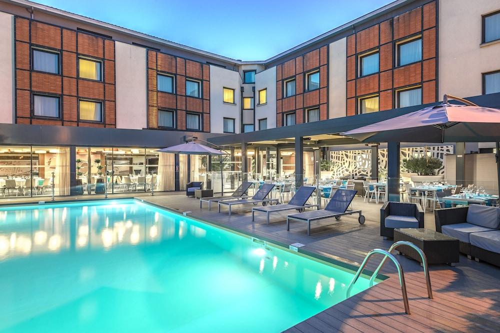 هوليداي إن ت اول وز أيربورا باي آيتش جي المنطقة الخارجية