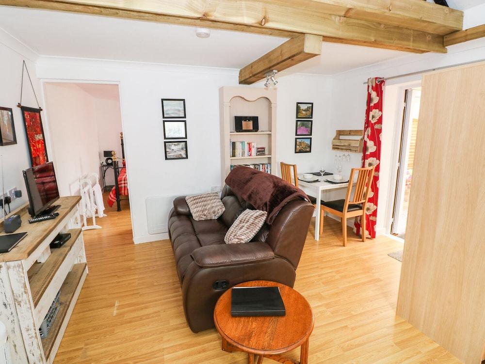 Sied yr Ardd Living Room