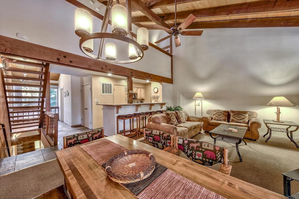 ستيبس فروم ليك تاهو | ليك لاند فيليدج ريزورت 2 بد روم تاون هاوس باي ريدآونينج الصورة الأساسية