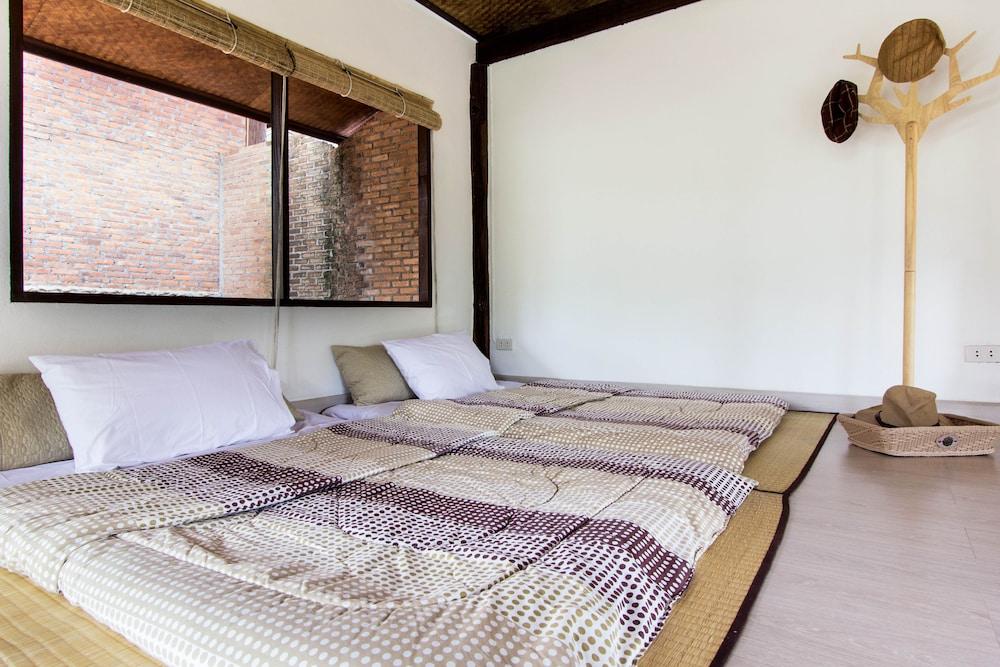 Baan Kaew Mongkorn Room