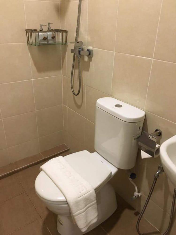 Comuna Residence 1 Bathroom