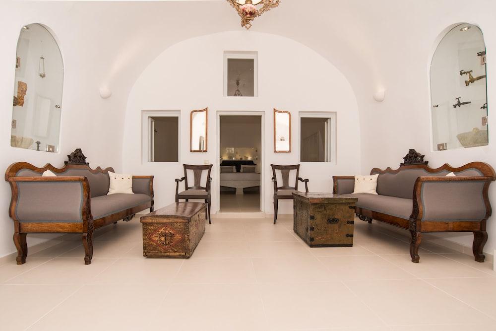 Karpimo Horizon - Caldera View with private hot tub Interior Detail