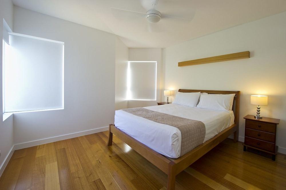 Maggies Beachfront Apt. 13 Room