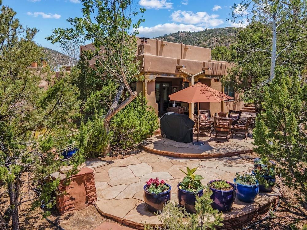 Casa Ladera - Enchanting Home, Nestled in Foothills With Spectacular Views Property Grounds