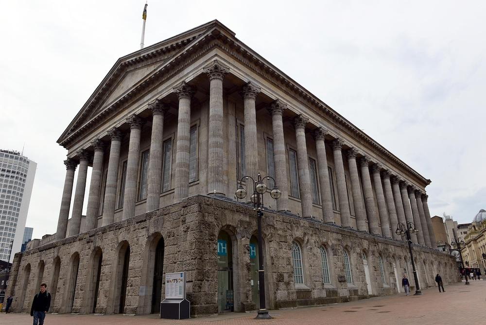 تيودورز إيسويتس بيرمينجام تاون هاوس فور كونتراكتورز المنطقة الخارجية