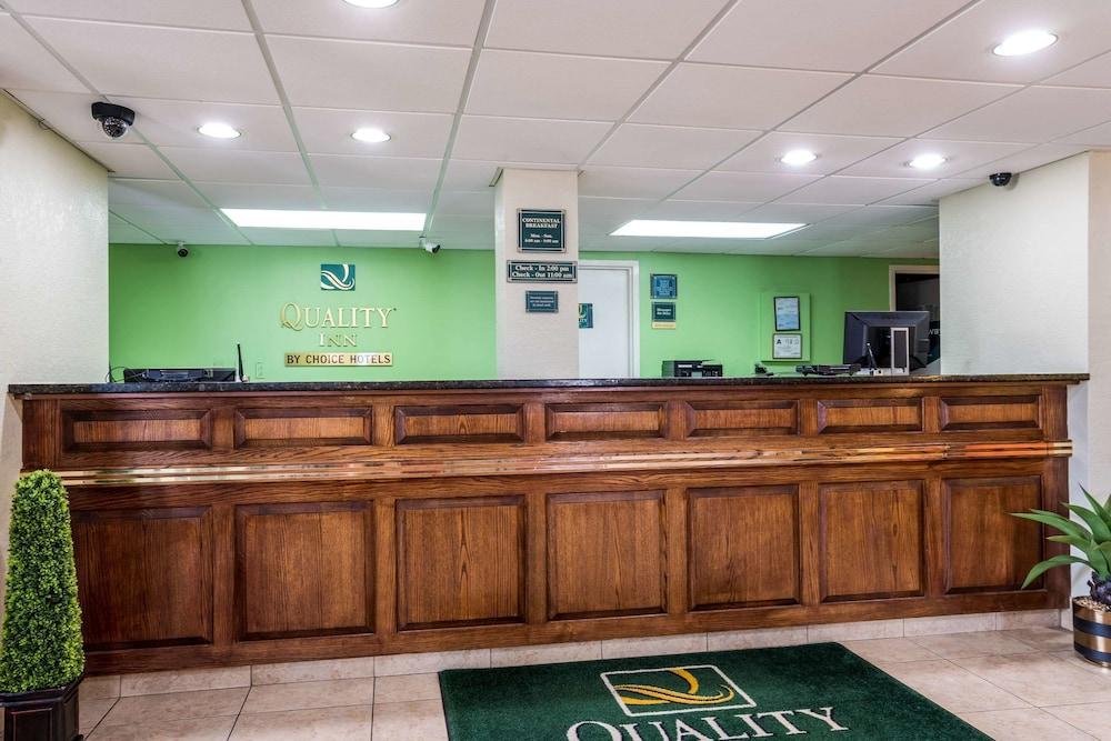 Quality Inn Battleboro Lobby