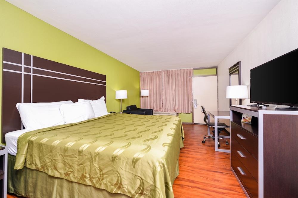 أميريكاز بيست فاليو إن ناشفيل أيربورت إس