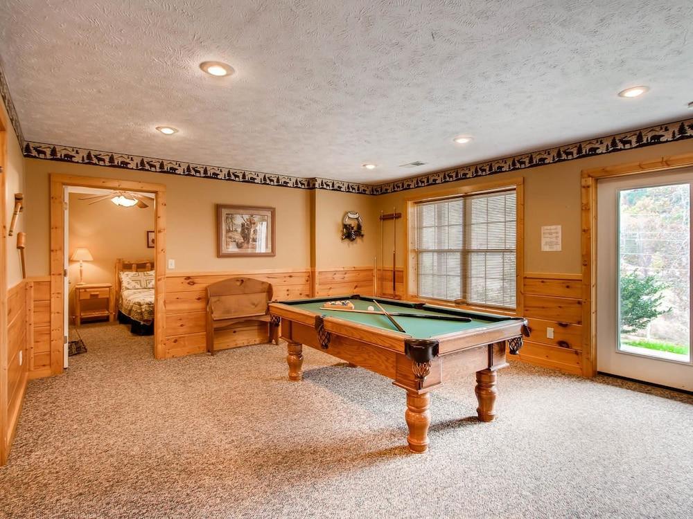 كابينة بيرادايس مكونة من 4 غرف نوم من ريد أونينج بلياردو