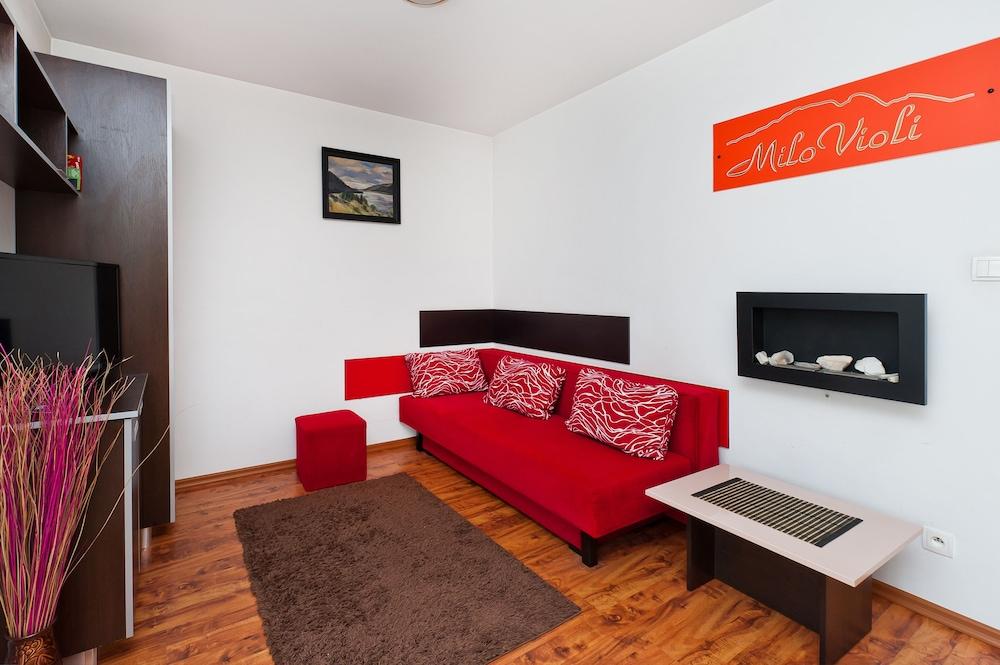 أبارتامنتي صن آند سنو بورونين غرفة