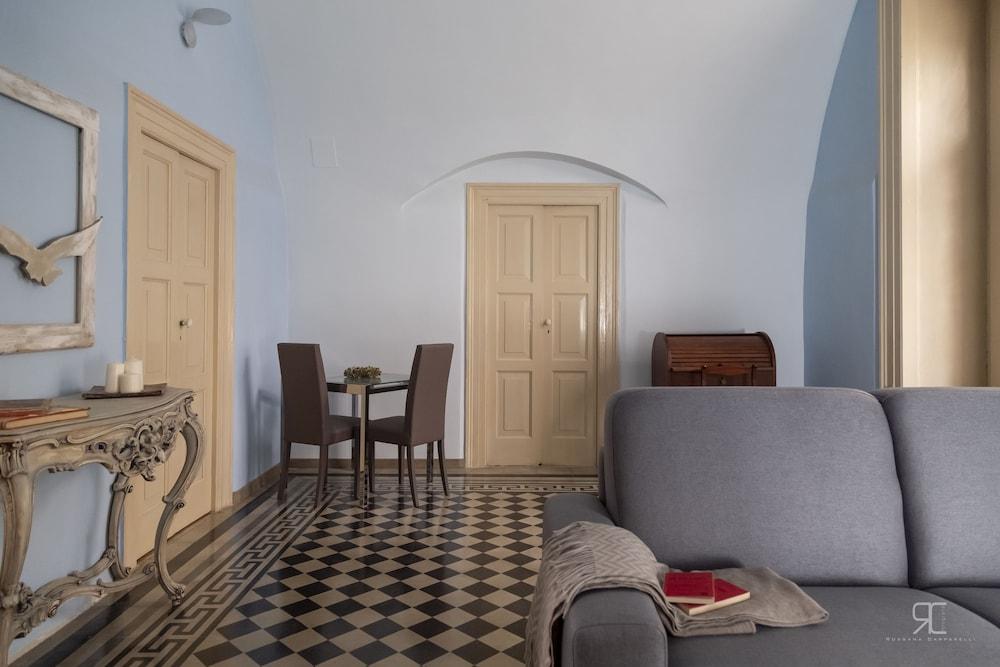 سويتس ديبوكا