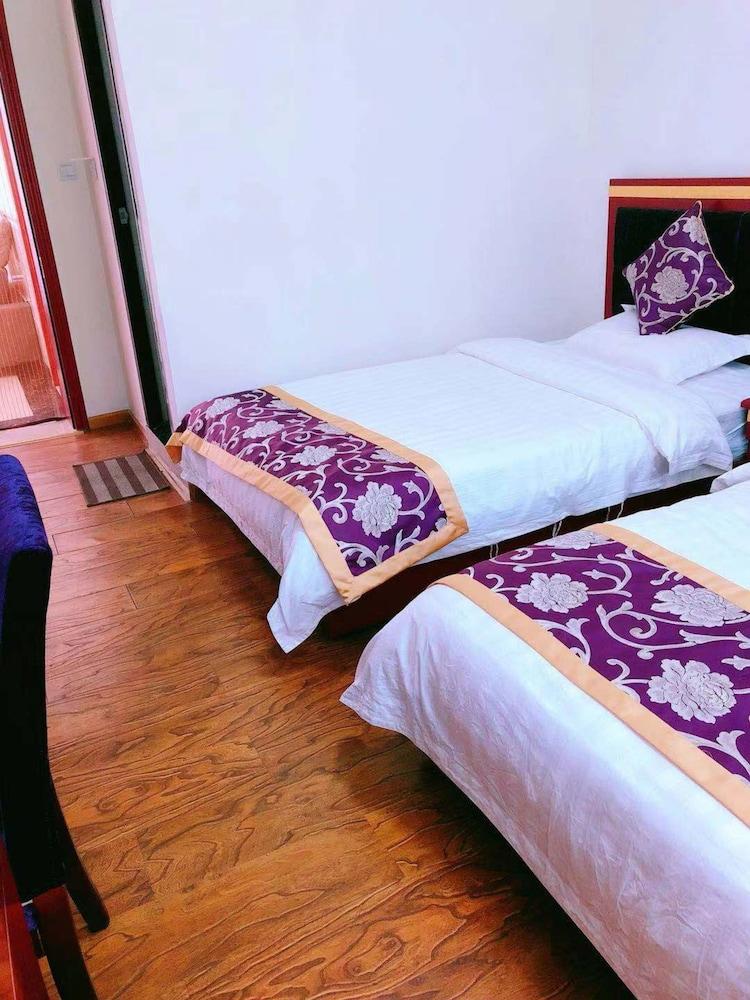 Lin Shan Ju Inn Room