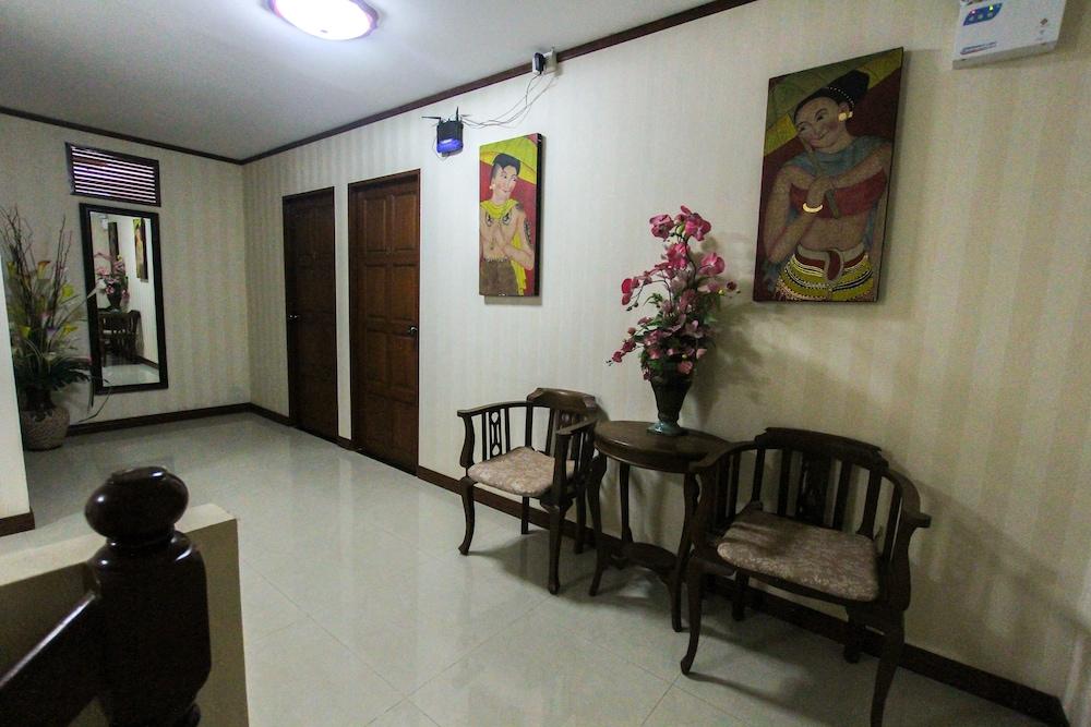 بريف لايون منطقة الجلوس في الردهة