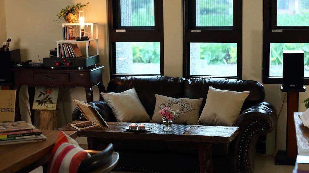 Manor Le Rayon Vert Lobby