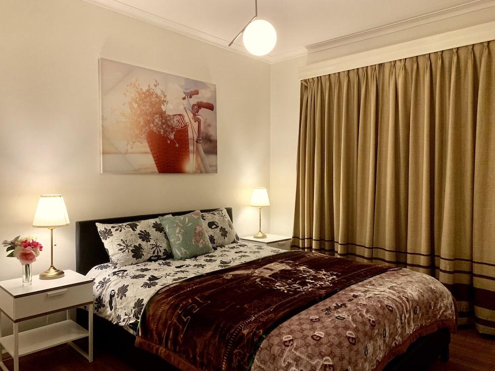 فاميلي هوم إن برايم لوكيشن غرفة