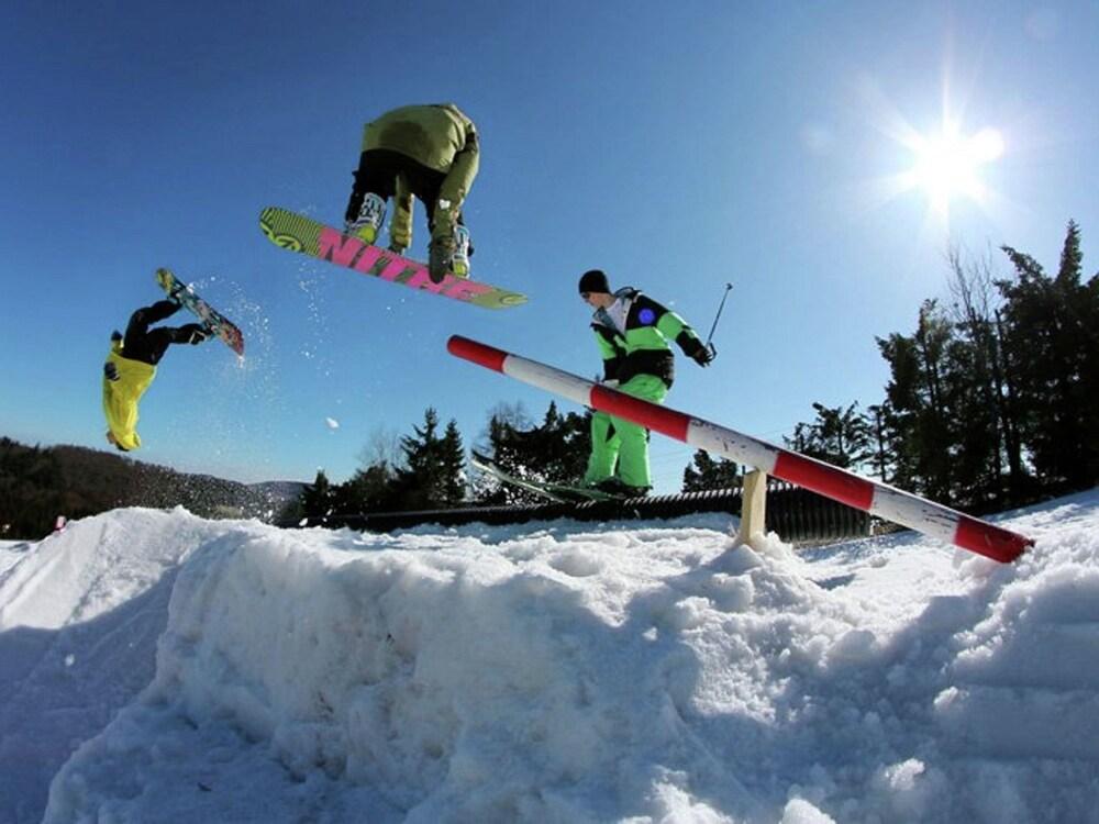 لاكوريوس أبارتمنت إن وينتربيرج نيواستينبيرج ويذ برايفت سونا المنطقة الخارجية