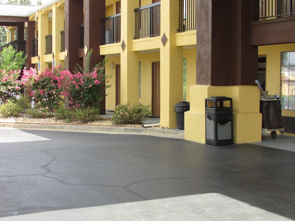 دايز إن آند سويتس باي وبندام فورت فالي منظر من الجو