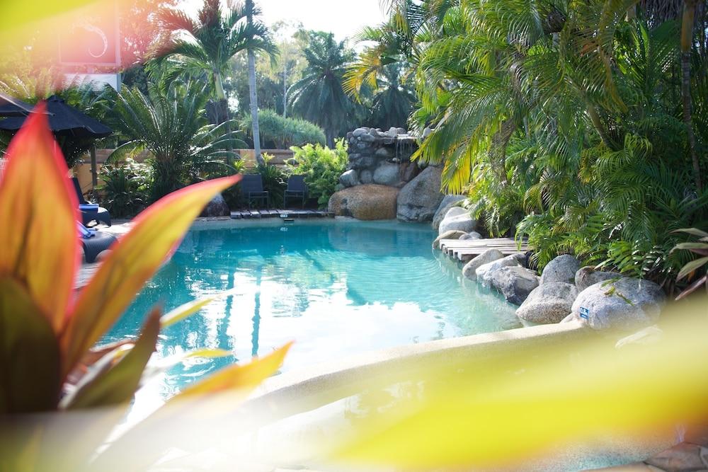 Lazy Lizard Motor Inn Outdoor Pool