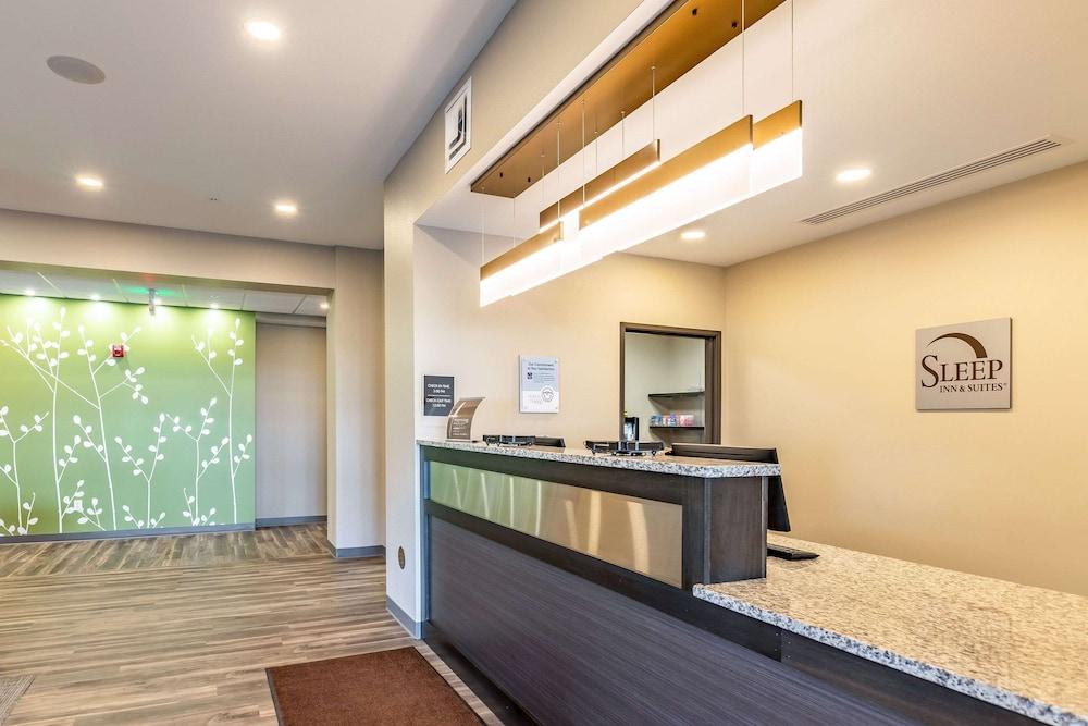 سليب إن آند سويتس ماونت هوب نير أوكشن آند إيفينت سنتر الردهة