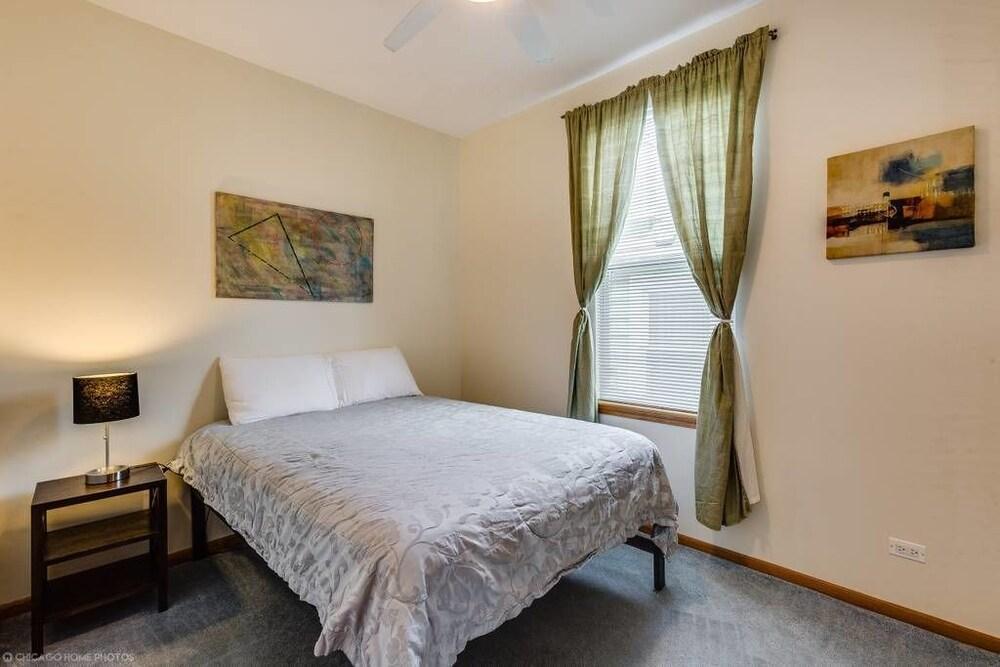 ذي إرفينج ماستر بيس نير ريجلي فيلد غرفة