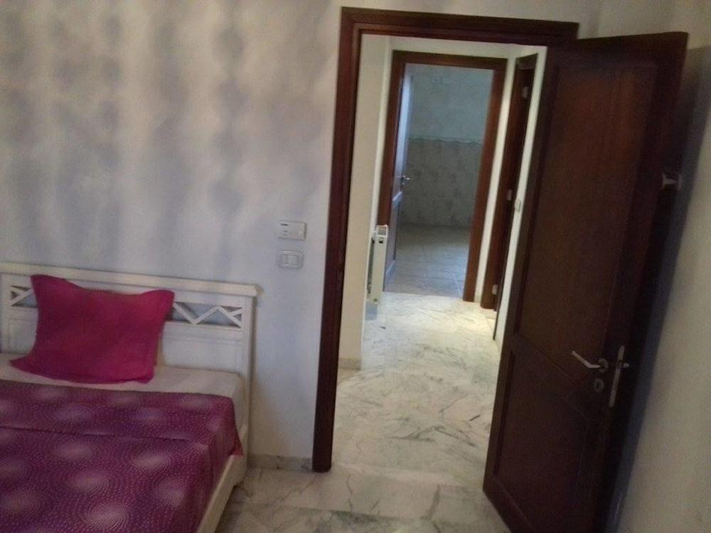 بنزينب إمو، حي الخضراء غرفة