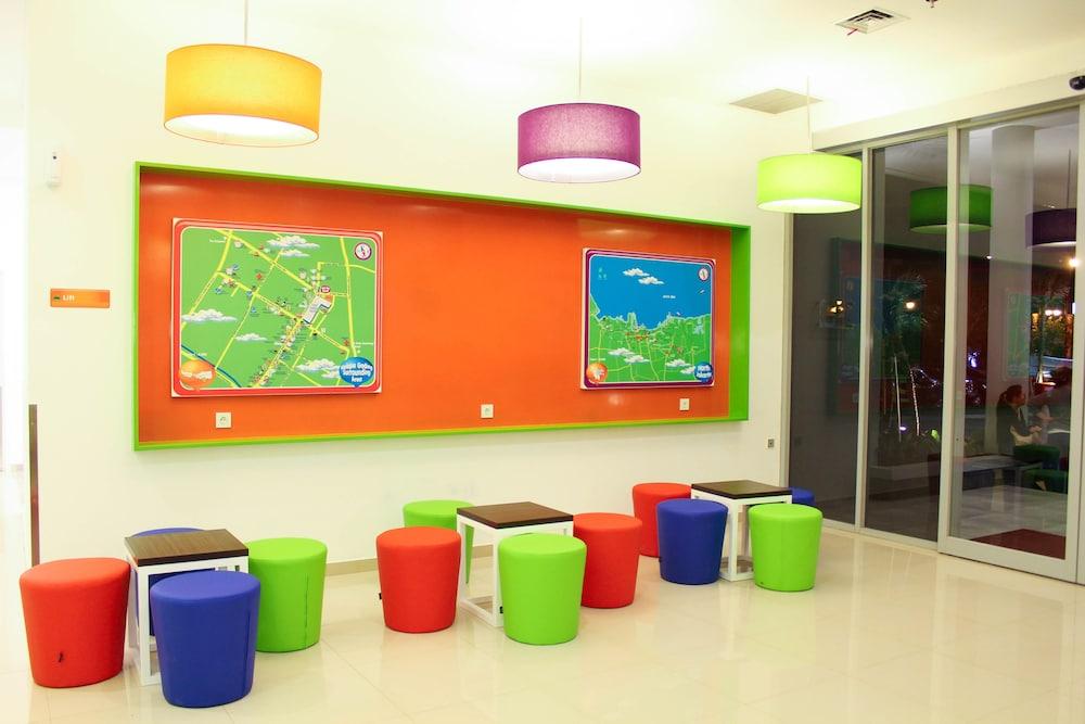 بوب! هوتل كيلابا جادينج جاكرتا منطقة الجلوس في الردهة