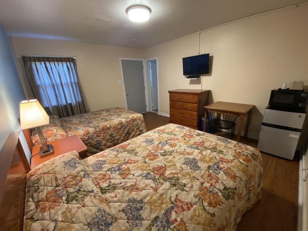 Gateway Inn Room