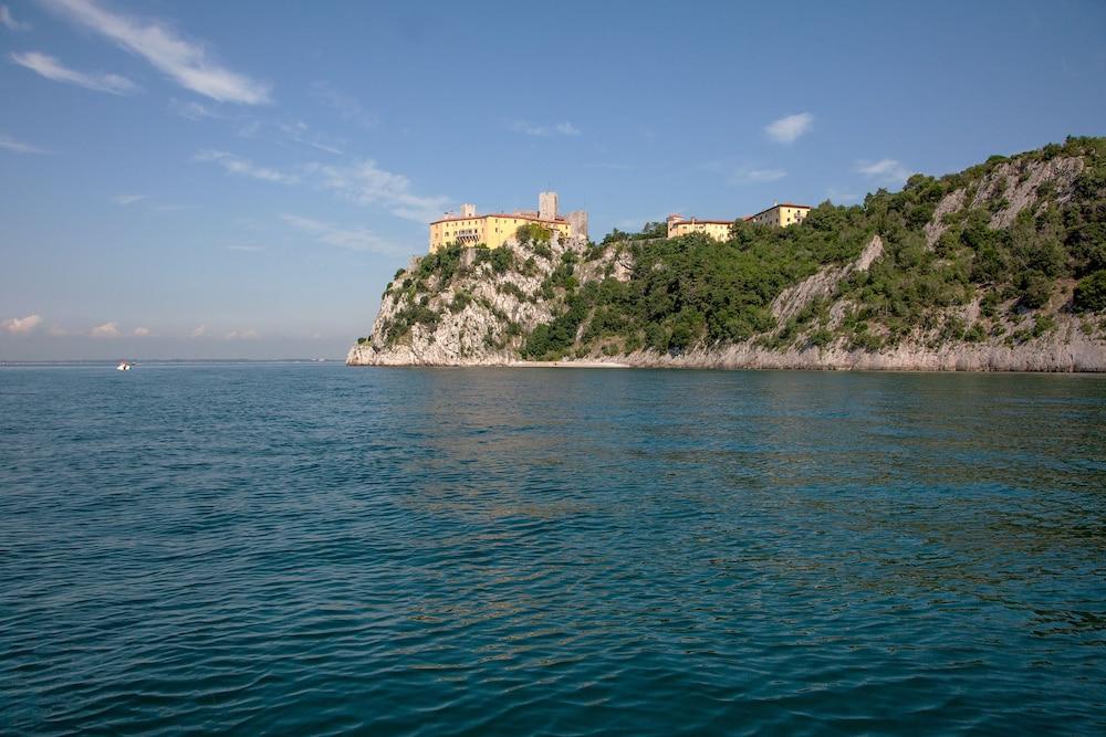 كامبينج فيليدج مير بينيتا بايا سيستيانا منظر من الجو