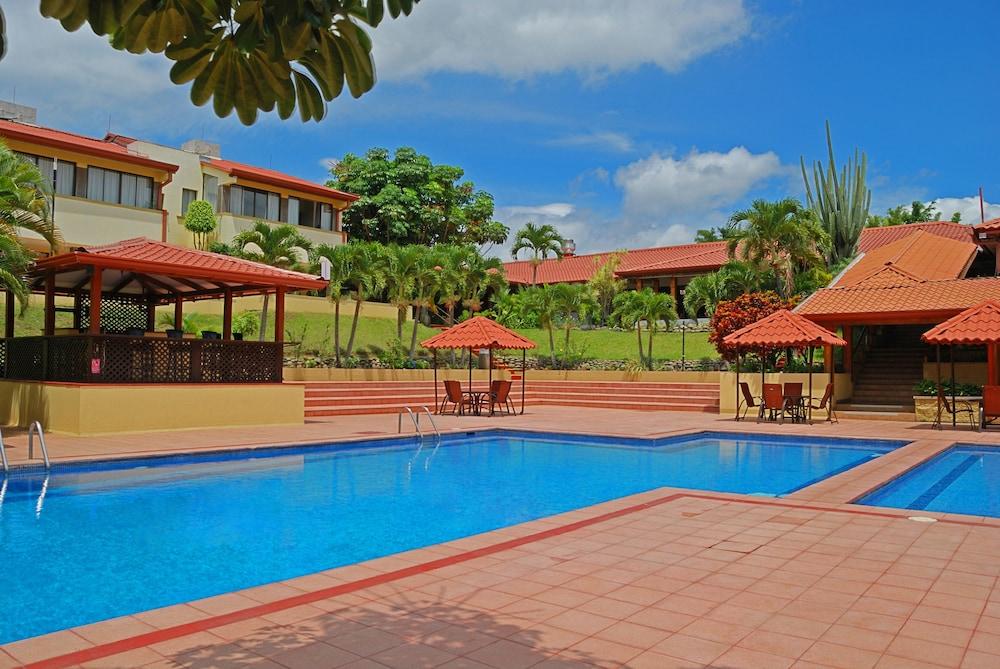 كانتري إن آند سويتس باي راديسون،سان خوسيه إيروبورتو، كوستاريكا حمام سباحة مكشوف