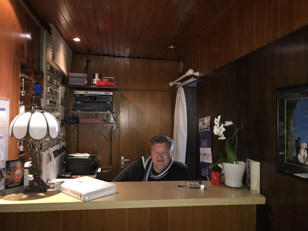 فالدهوتل بيتر أوفم بيرجه منطقة الاستقبال