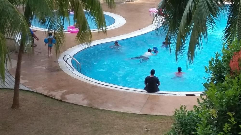 روز كوندو كوكوباي بيتش ريزورت