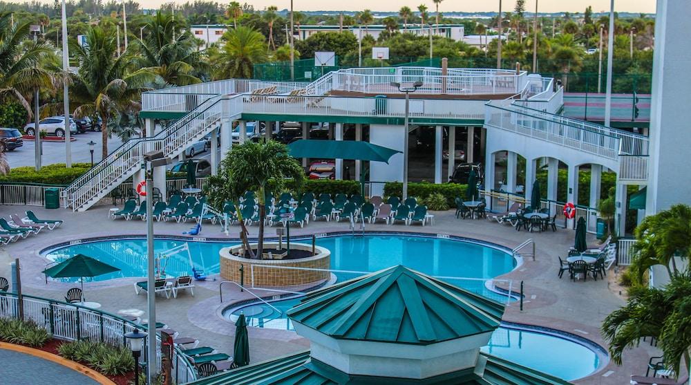 The Resort on Cocoa Beach Outdoor Pool