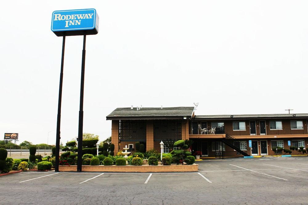 Rodeway Inn Near University-Gateway to Yosemite Exterior