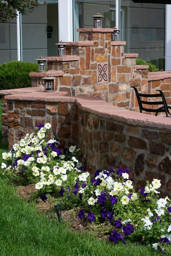 Hilton Garden Inn Denver Airport Property Grounds