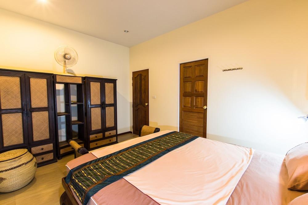Chaba Pool Villa Room