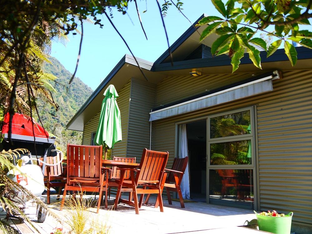 Franz Josef Treetops BBQ/Picnic Area