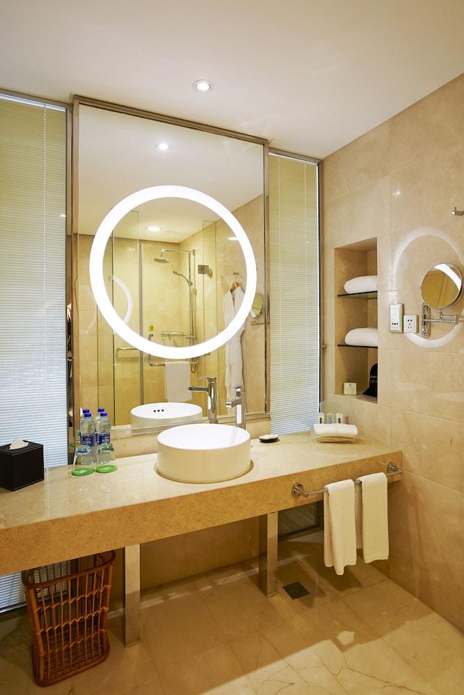 هوليداي إن تايكانغ سيتي س نترب باي آيتش جي حمام