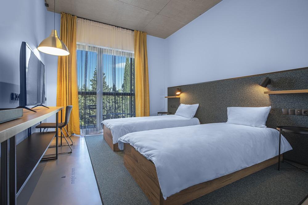 بارك هوتل تسيناندالي إيستايت