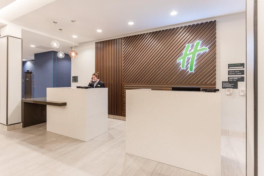 هوليداي إن آند سويتس سيدار فولز - ووترلو إي ينت ستا ا مي آيتش جي المنطقة الخارجية