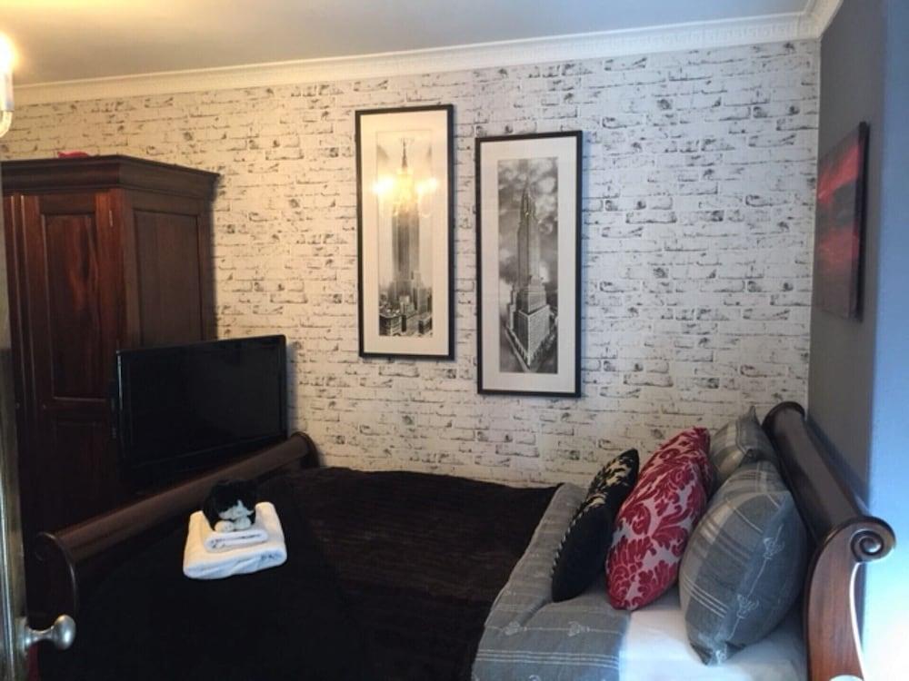 The Clacks Rustic Abode Room