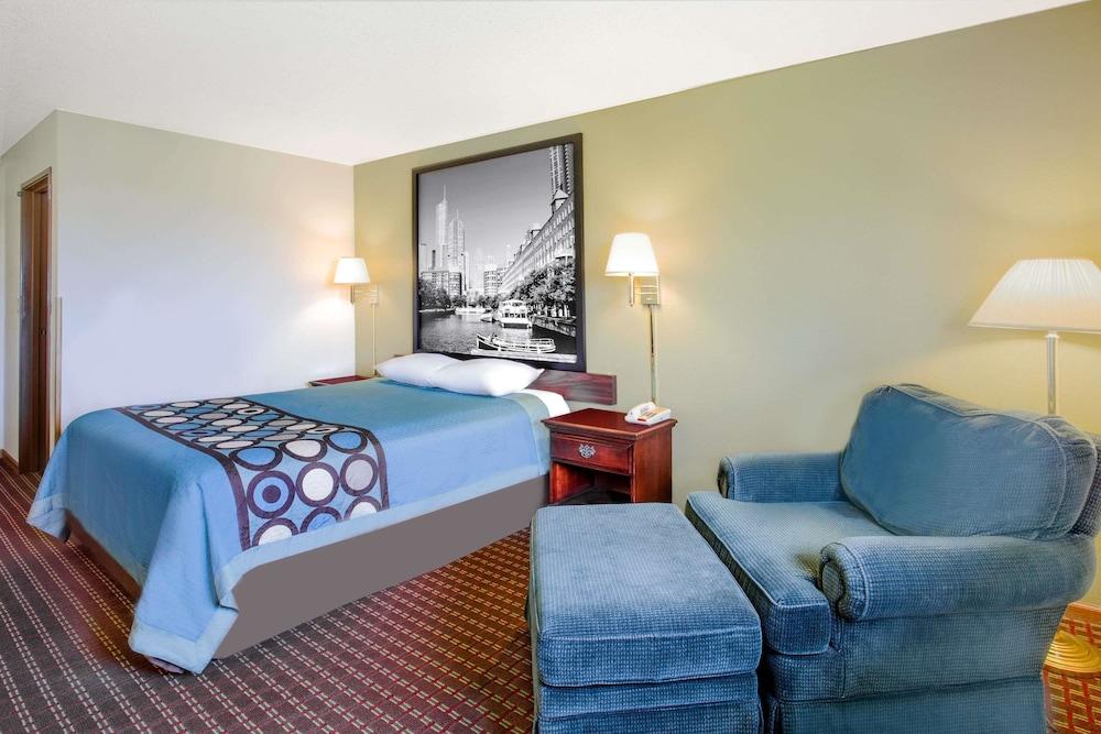Super 8 by Wyndham Princeton Room
