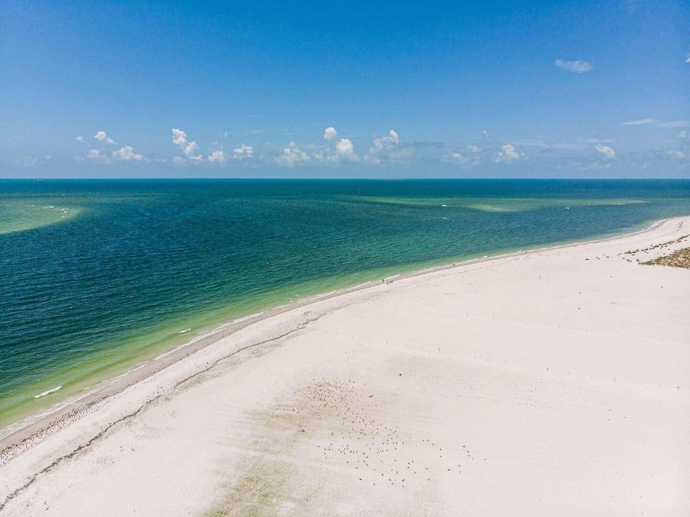 كارلوس بوينت بيتش كلوب 623 باي كوستال فاكيشن بروبيرتيز الشاطئ