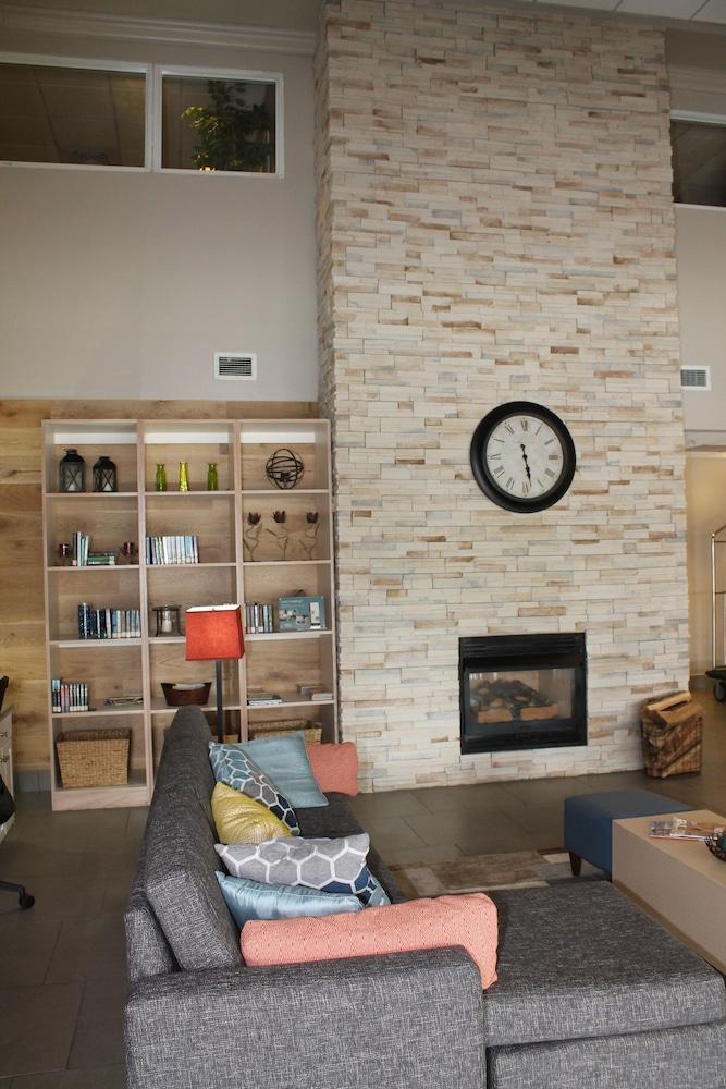 كانتري إن آند سويتس باي راديسون، لومبيرتون، كارولاينا الشمالية الردهة